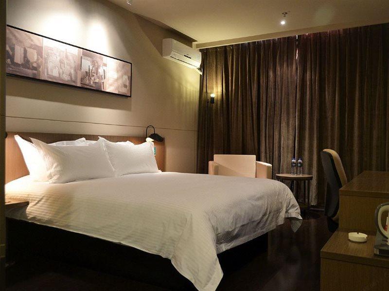 ז'נגז'ו Jinjiang Inn Select Zhenzhou Dongfeng Road Technology Market מראה חיצוני תמונה